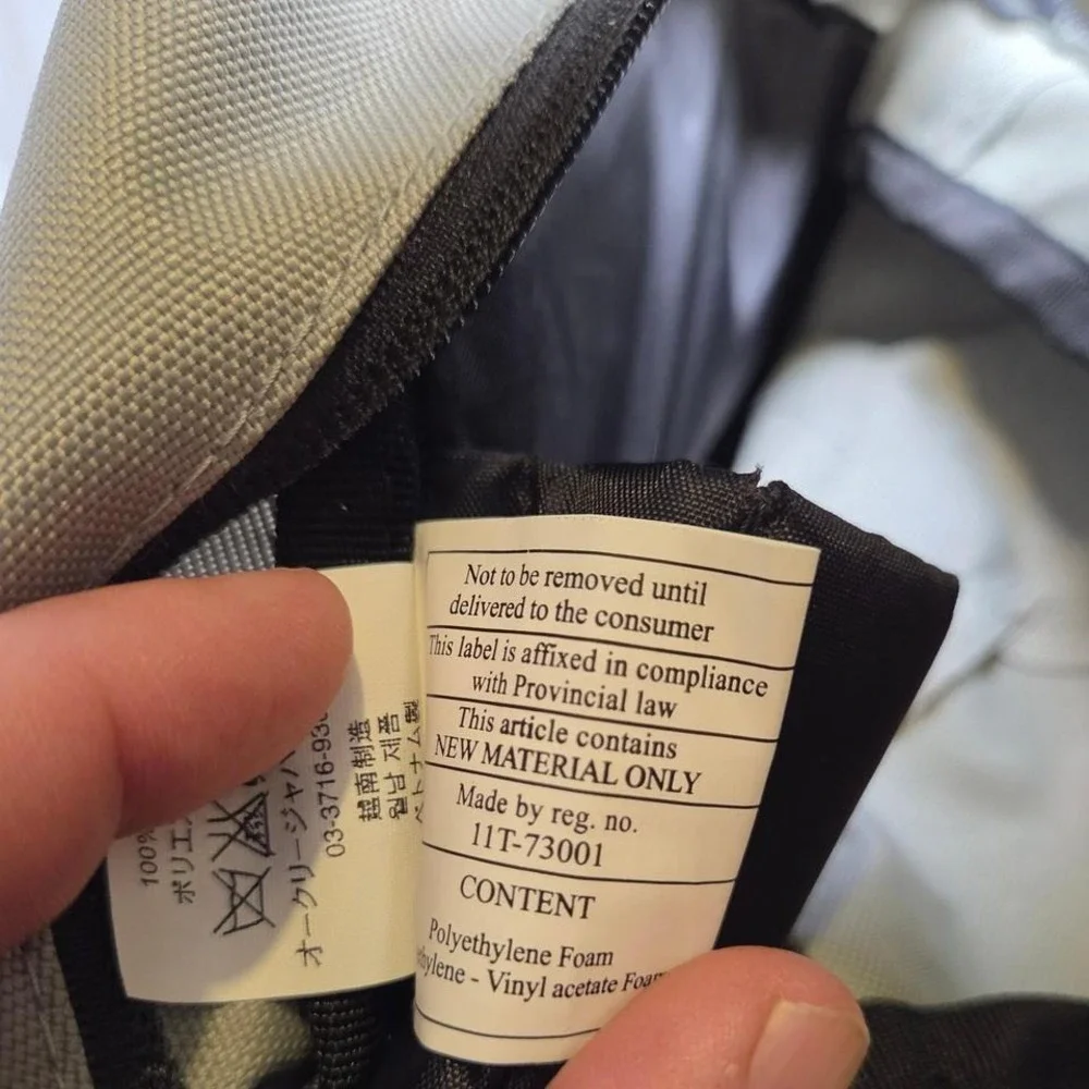 2013 Oakley 3 Pocket Tactical Backpack Gray 20x15x7‎